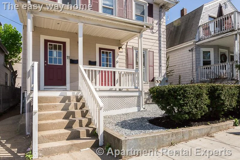 4 bed, 3 bath apartment for rent at 9-11 Rock Valley Ave Unit 2, Everett — photo 3 of 24
