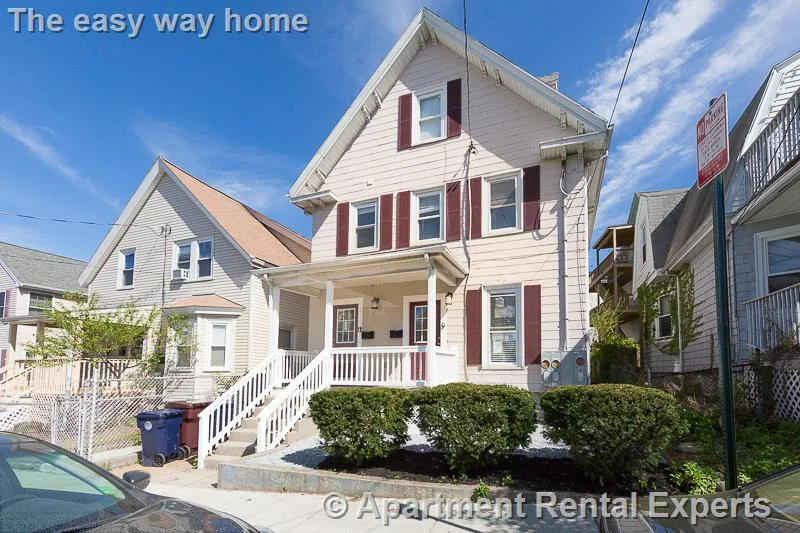 4 bed, 3 bath apartment for rent at 9-11 Rock Valley Ave Unit 2, Everett — photo 1 of 24