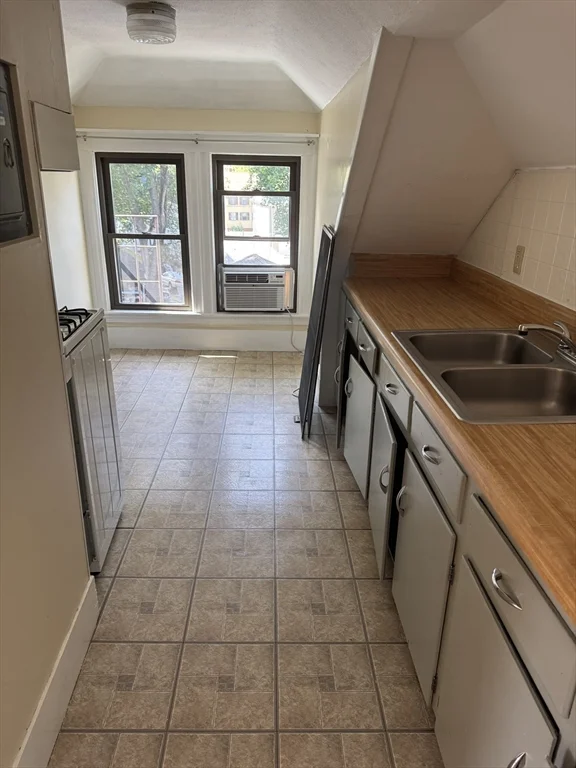 1 bed, 1 bath apartment for rent at 9-11 South Pine St Unit 3, Bradford — photo 6 of 9