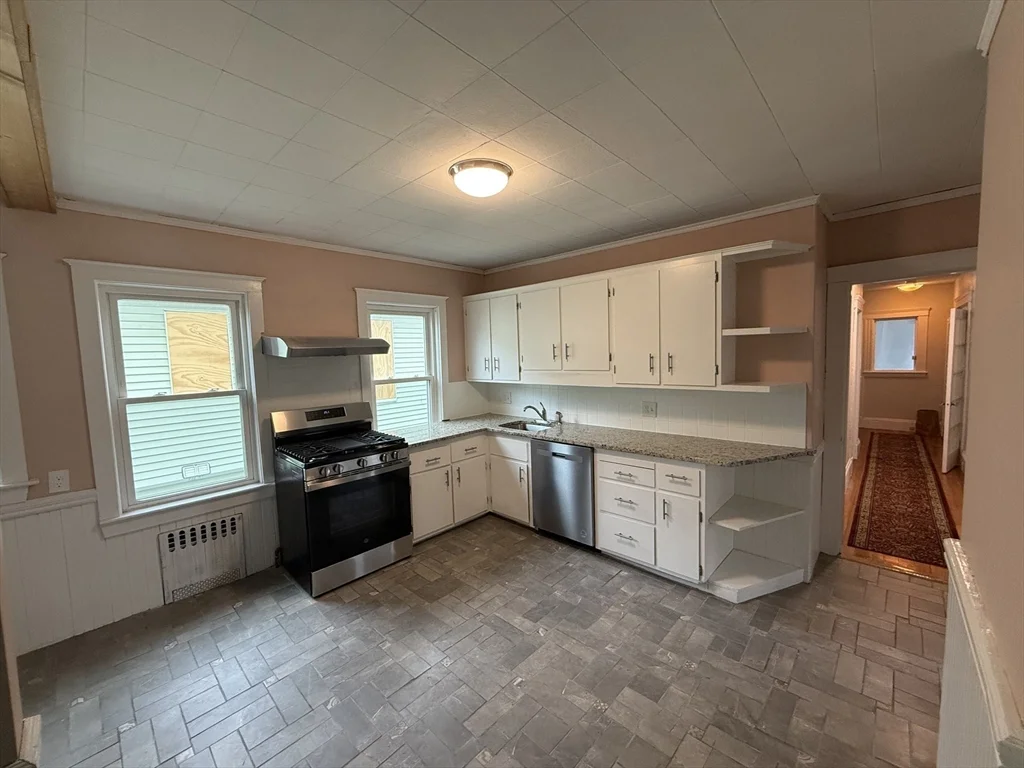3 bed, 2 bath apartment for rent at 9-11 Tip Top St Unit 9, Brighton — photo 2 of 19