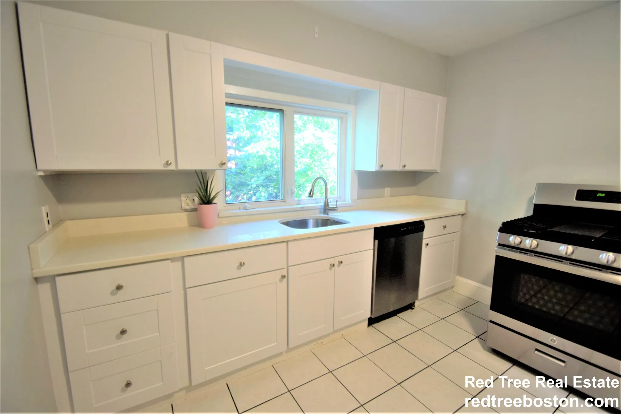 4 bed, 2 bath apartment for rent at 9-11 Undine Rd Unit 2, Brighton — photo 5 of 19