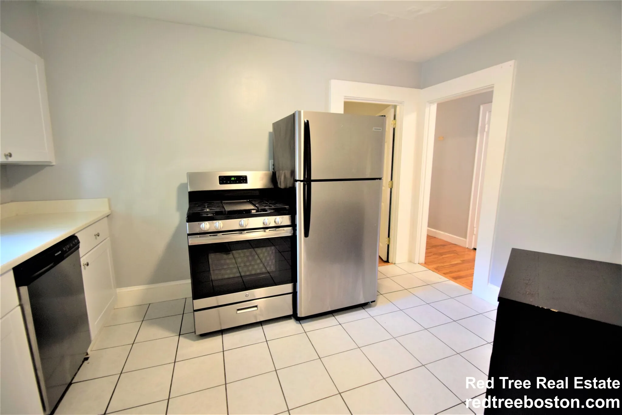 4 bed, 2 bath apartment for rent at 9-11 Undine Rd Unit 2, Brighton — photo 4 of 19