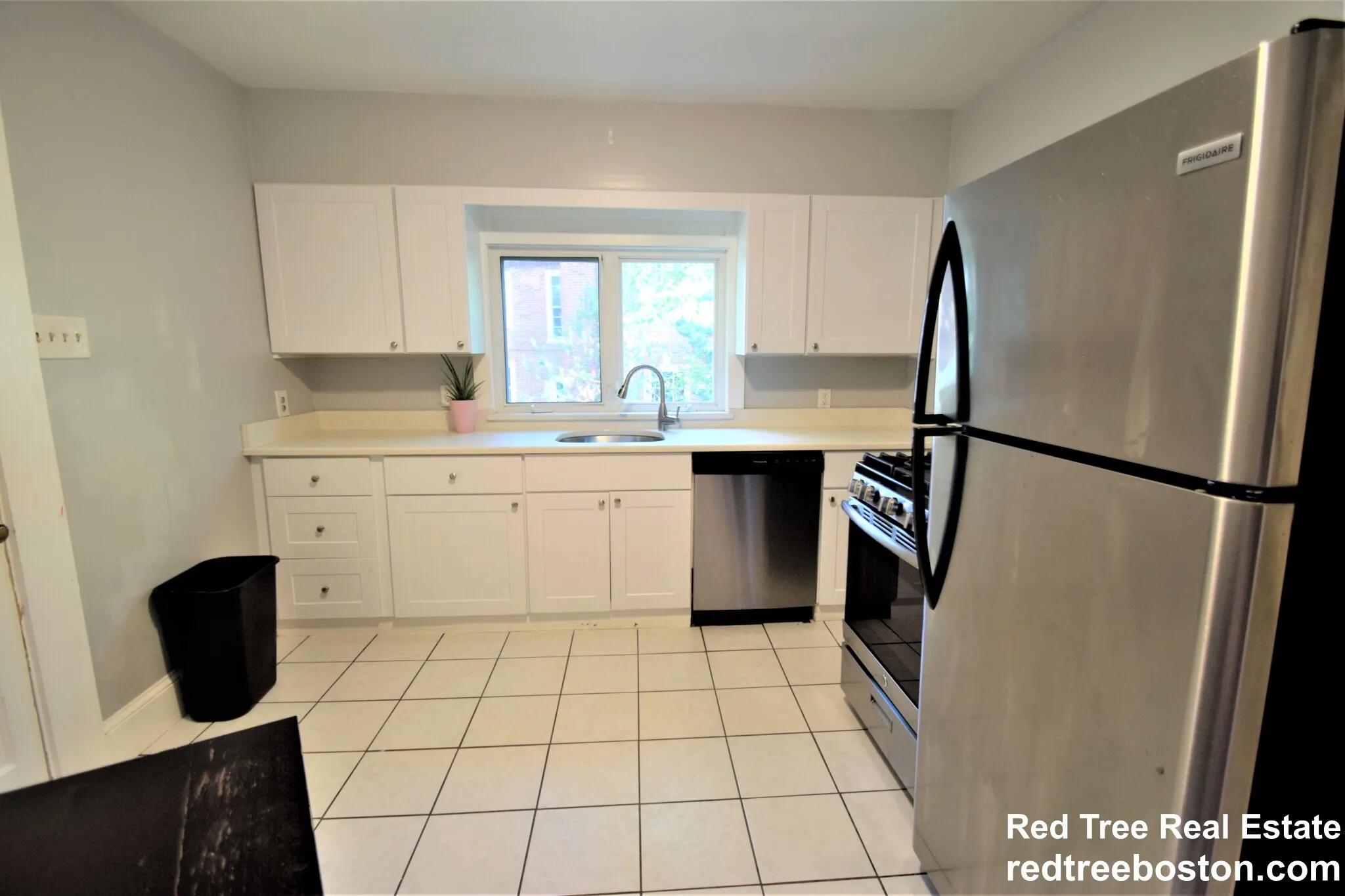 4 bed, 2 bath apartment for rent at 9-11 Undine Rd Unit 2, Brighton — photo 3 of 19