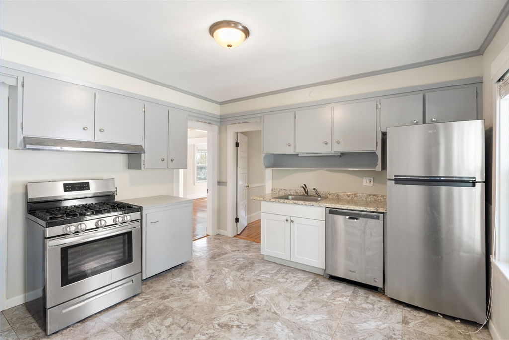 4 bed, 1 bath apartment for rent at 9-11 West St Unit 11, Norwood — photo 2 of 29