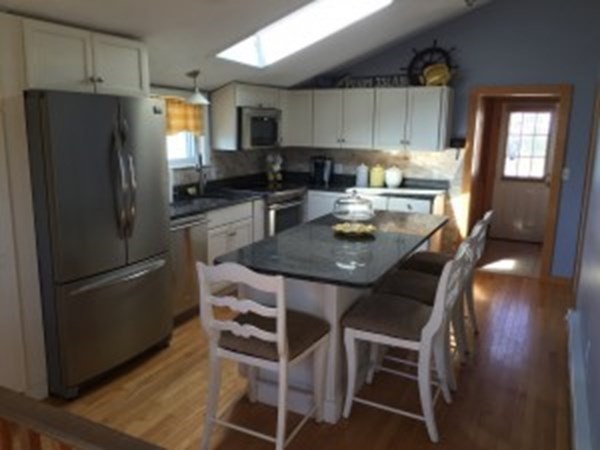 4 bed, 2 bath apartment for rent at 9 16th St Unit WINTER, Plum Island — photo 3 of 16
