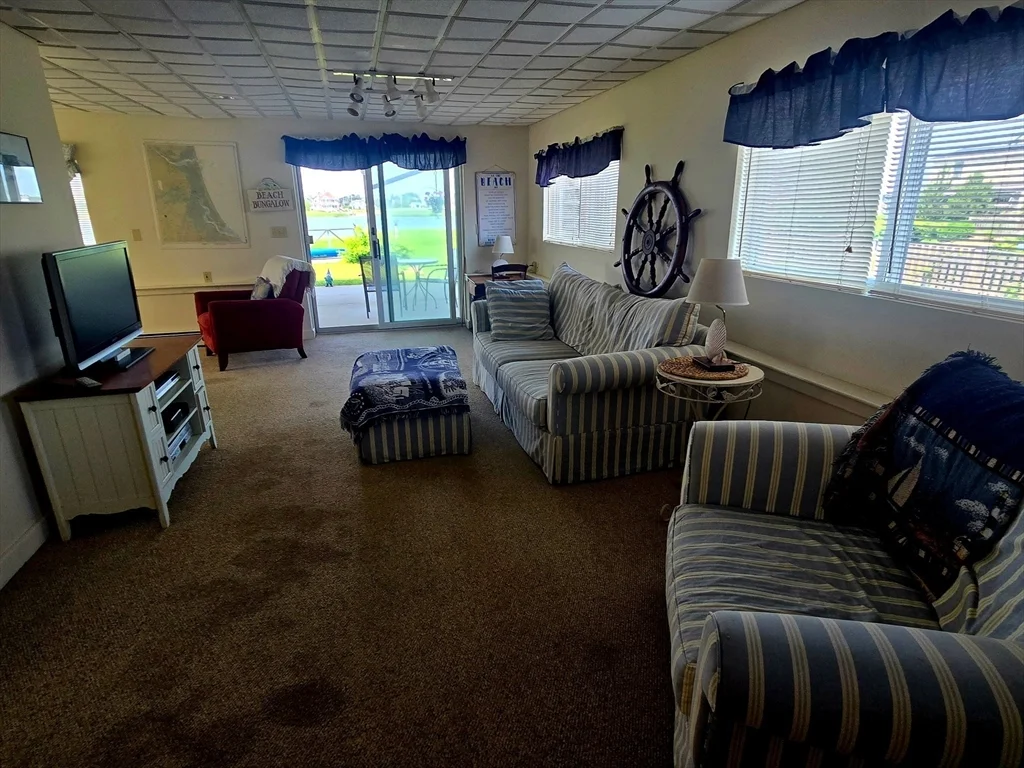 3 bed, 2 bath apartment for rent at 9 54th Unit WINTER, Plum Island — photo 11 of 17