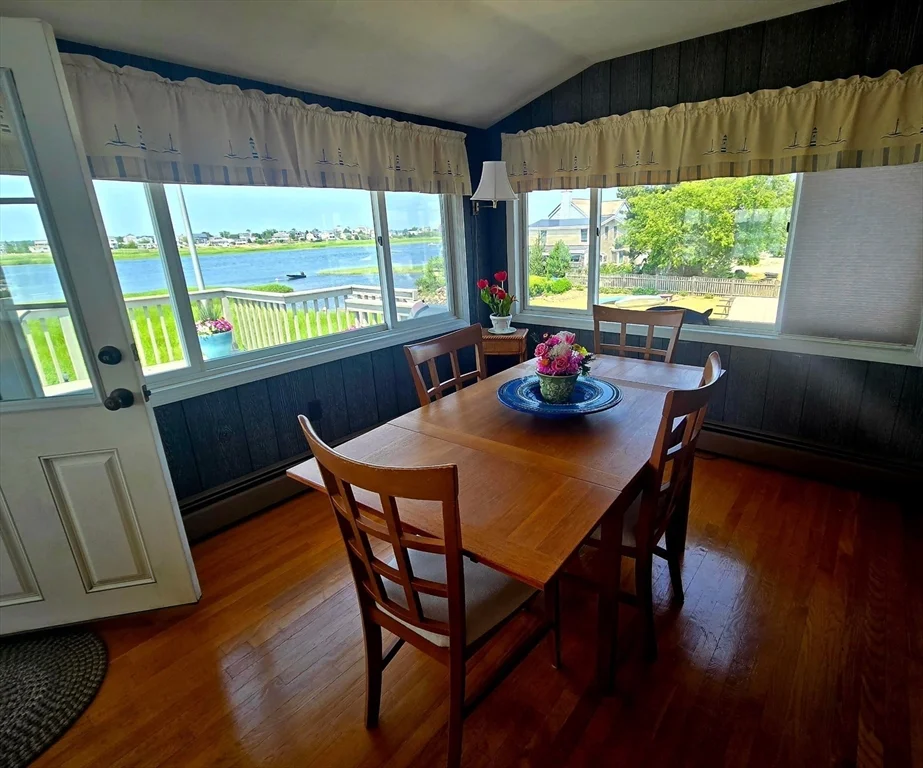 3 bed, 2 bath apartment for rent at 9 54th Unit WINTER, Plum Island — photo 5 of 17