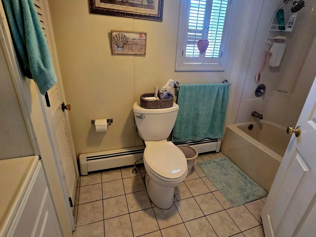 3 bed, 2 bath apartment for rent at 9 54th Unit WINTER, Plum Island — photo 9 of 17