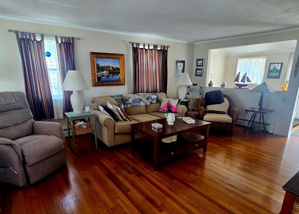 3 bed, 2 bath apartment for rent at 9 54th Unit WINTER, Plum Island — photo 6 of 17