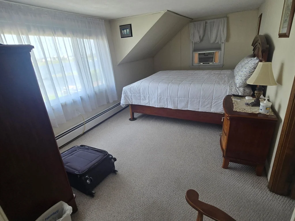 3 bed, 2 bath apartment for rent at 9 54th Unit WINTER, Plum Island — photo 7 of 17