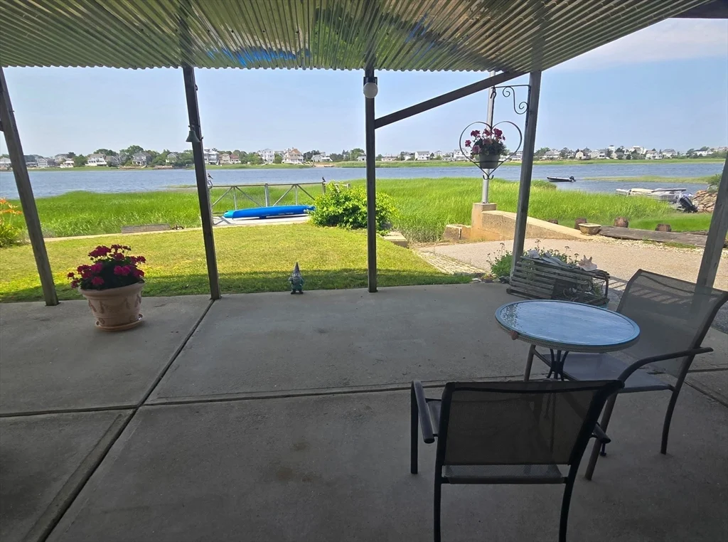3 bed, 2 bath apartment for rent at 9 54th Unit WINTER, Plum Island — photo 15 of 17