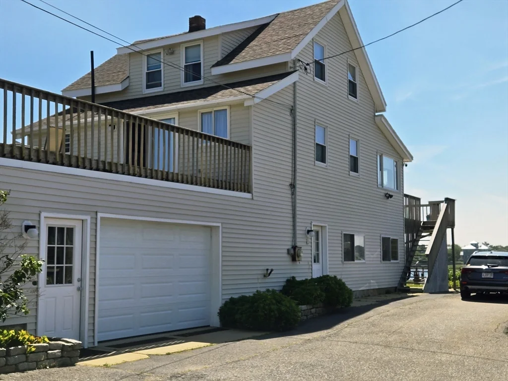 3 bed, 2 bath apartment for rent at 9 54th Unit WINTER, Plum Island — photo 13 of 17