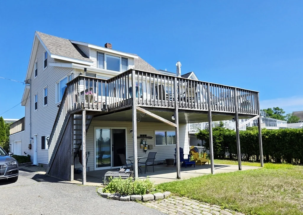 3 bed, 2 bath apartment for rent at 9 54th Unit WINTER, Plum Island — photo 1 of 17