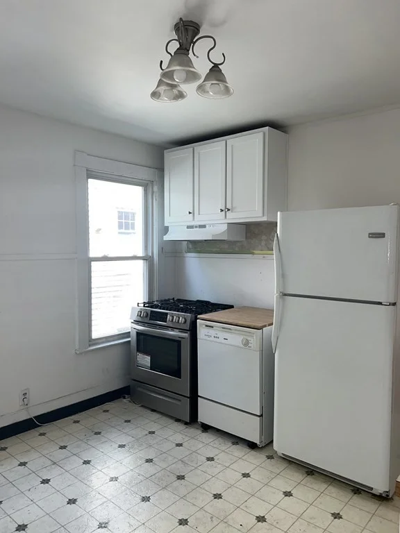 2 bed, 1 bath apartment for rent at 9 Acorn Unit 2, Cambridgeport — photo 3 of 10