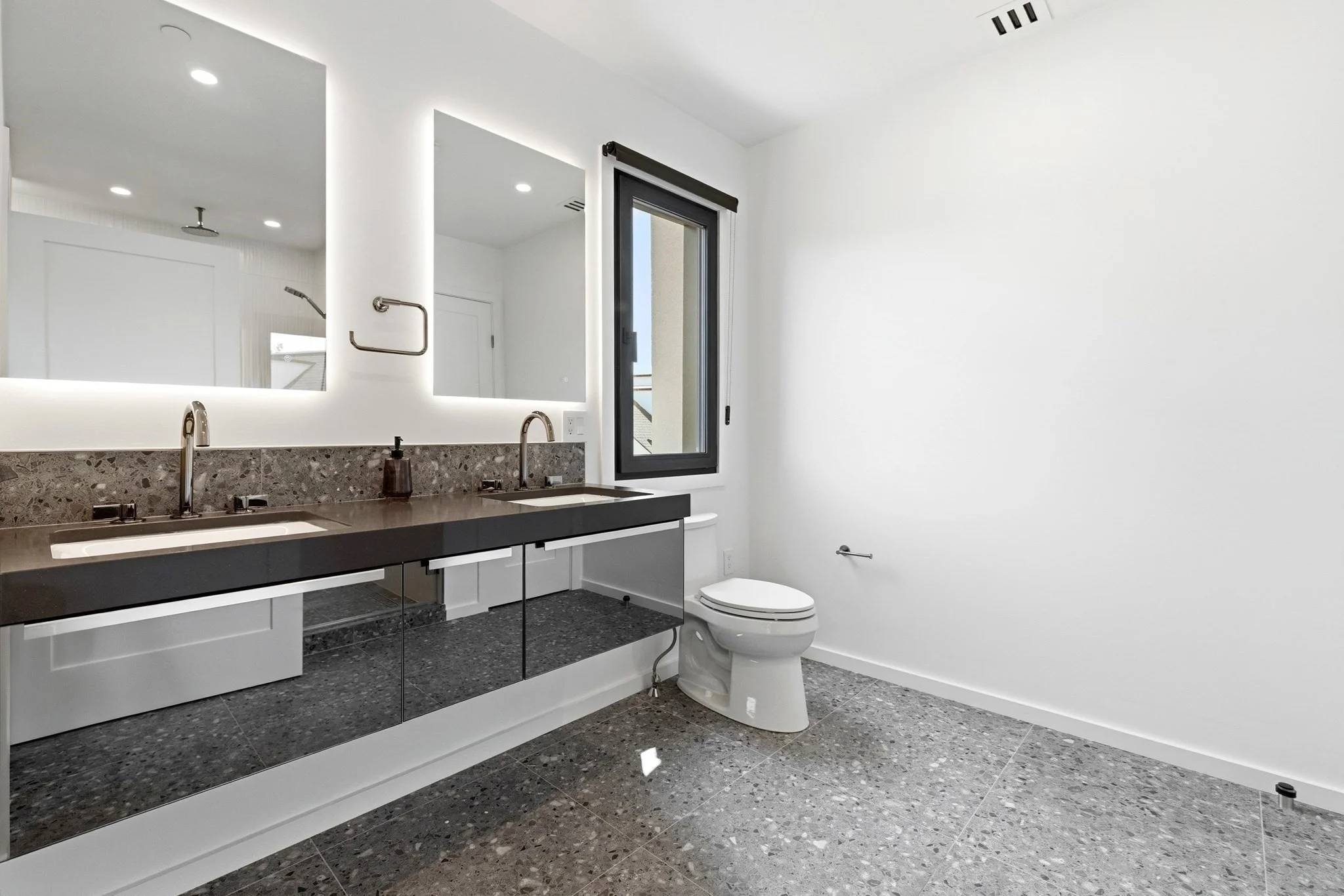 4 bed, 4+ bath apartment for rent at 9 Algonquin Unit TH, Chestnut Hill — photo 16 of 37