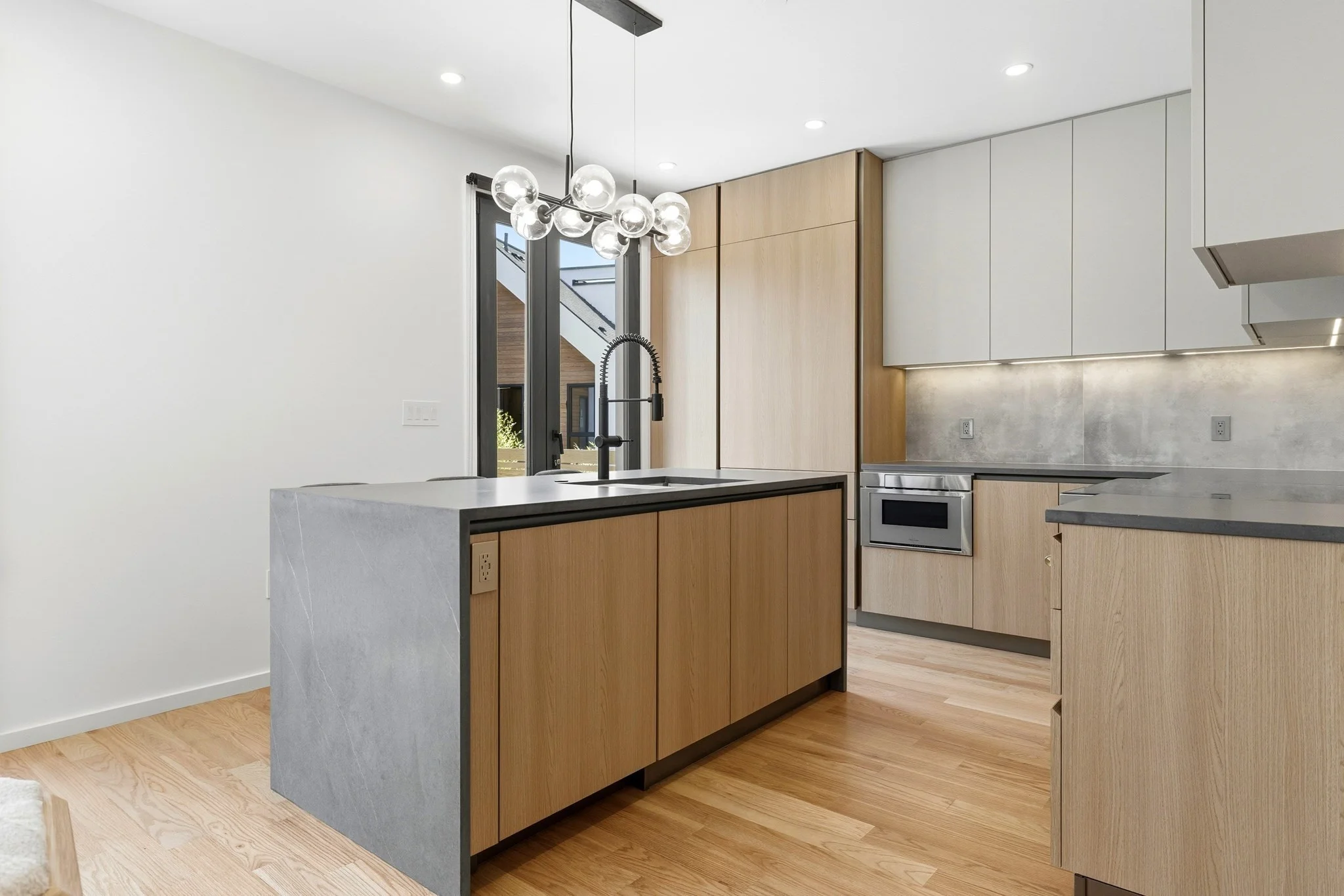 4 bed, 4+ bath apartment for rent at 9 Algonquin Unit TH, Chestnut Hill — photo 8 of 37
