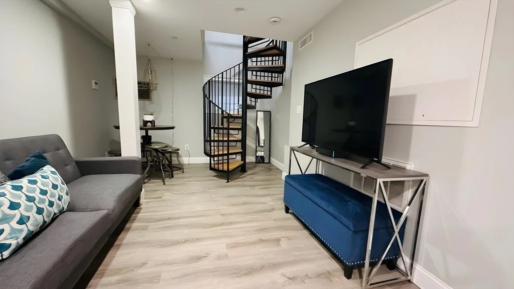 1 bed, 1 bath apartment for rent at 9 Anderson St Unit 1 F, Beacon Hill — photo 7 of 18