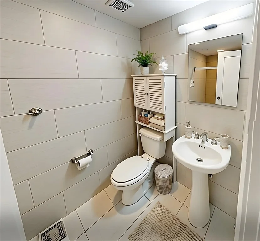 2 bed, 1 bath apartment for rent at 9 Anderson Unit 1 R, Beacon Hill — photo 5 of 13