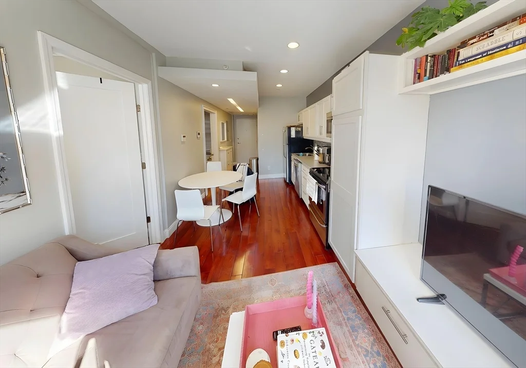 2 bed, 1 bath apartment for rent at 9 Anderson Unit 2 R, Beacon Hill — photo 6 of 9