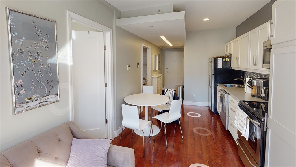 2 bed, 1 bath apartment for rent at 9 Anderson Unit 3 R, Beacon Hill — photo 2 of 8