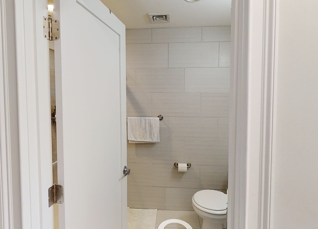 2 bed, 1 bath apartment for rent at 9 Anderson Unit 3 R, Beacon Hill — photo 4 of 8
