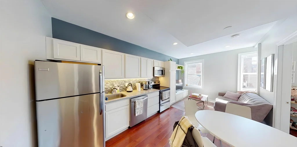 2 bed, 1 bath apartment for rent at 9 Anderson Unit 4 R, Beacon Hill — photo 1 of 9