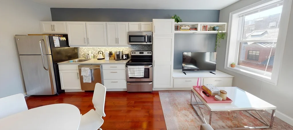 2 bed, 1 bath apartment for rent at 9 Anderson Unit 4 R, Beacon Hill — photo 2 of 9