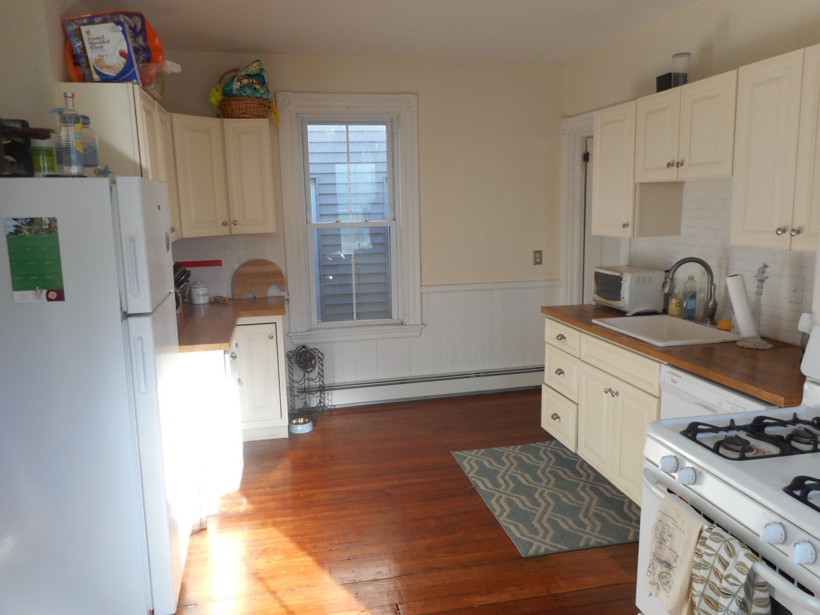 4 bed, 1 bath apartment for rent at 9 Anson St Unit 2, Jamaica Plain — photo 2 of 8