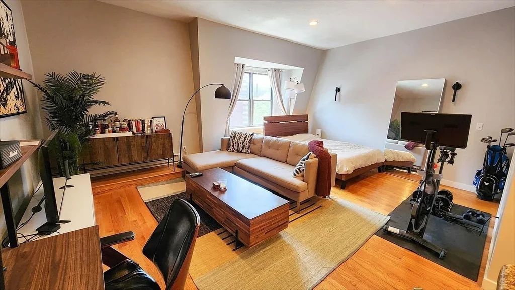 Studio bed, 1 bath apartment for rent at 9 Appleton Unit 403, South End — photo 3 of 16