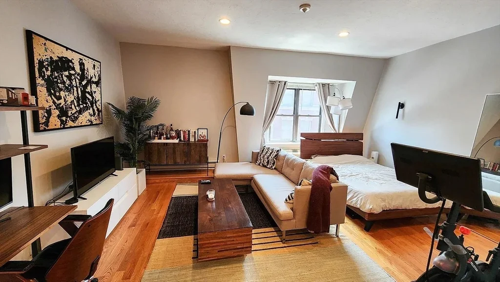 Studio bed, 1 bath apartment for rent at 9 Appleton Unit 403, South End — photo 2 of 16