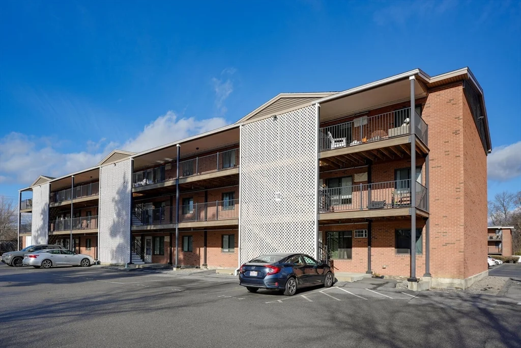 1 bed, 1 bath apartment for rent at 9 Arizona Ter Unit 2, Arlington