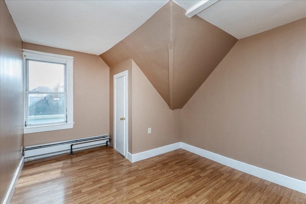 3 bed, 1 bath apartment for rent at 9 Arlington St Unit 3, Lynn — photo 2 of 9