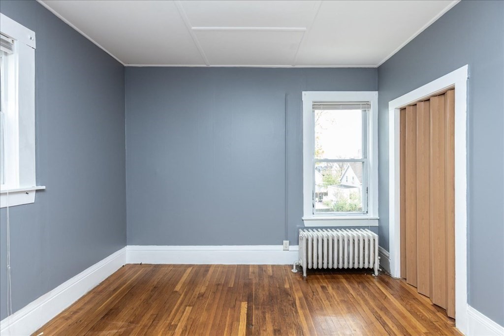 3 bed, 1 bath apartment for rent at 9 Arlington St Unit 3, Lynn — photo 4 of 9