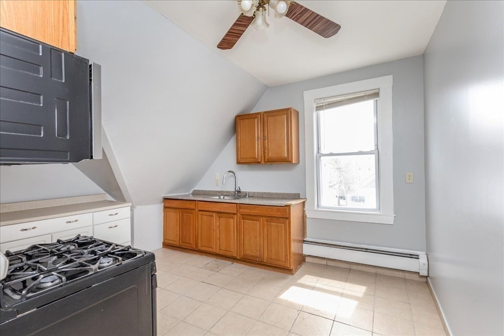3 bed, 1 bath apartment for rent at 9 Arlington St Unit 3, Lynn — photo 7 of 9