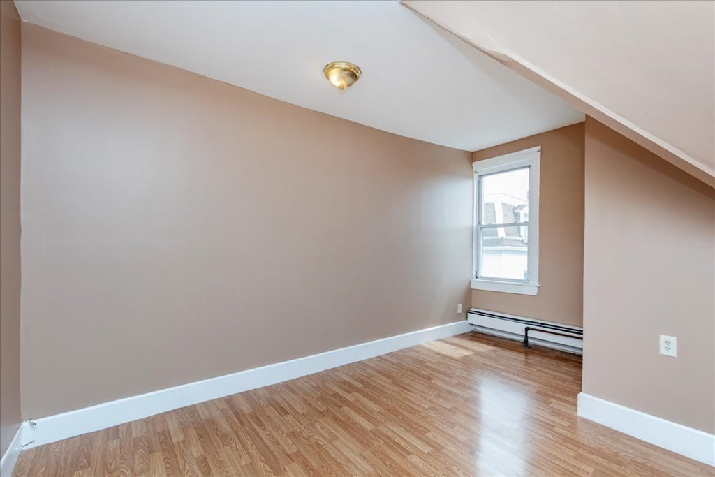 3 bed, 1 bath apartment for rent at 9 Arlington St Unit 3, Lynn — photo 5 of 9