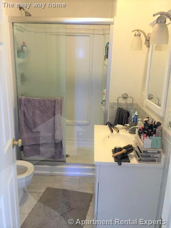 4 bed, 2 bath apartment for rent at 9 Arlington St Unit 3, Sullivan Square — photo 4 of 10