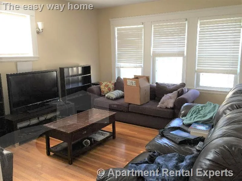 4 bed, 2 bath apartment for rent at 9 Arlington St Unit 3, Sullivan Square — photo 3 of 10