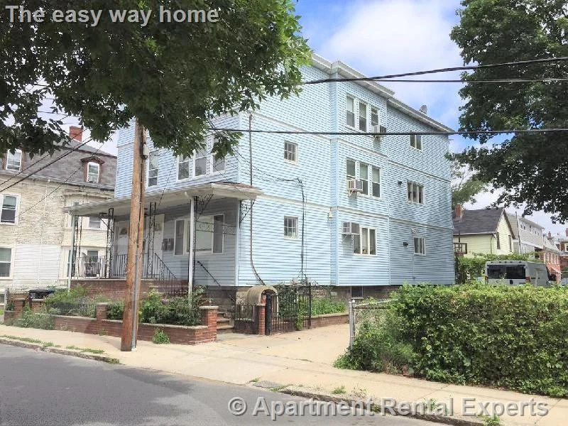 4 bed, 2 bath apartment for rent at 9 Arlington St Unit 3, Sullivan Square — photo 9 of 10
