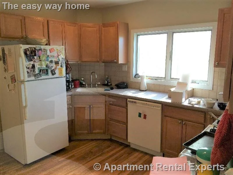 4 bed, 2 bath apartment for rent at 9 Arlington St Unit 3, Sullivan Square — photo 2 of 10