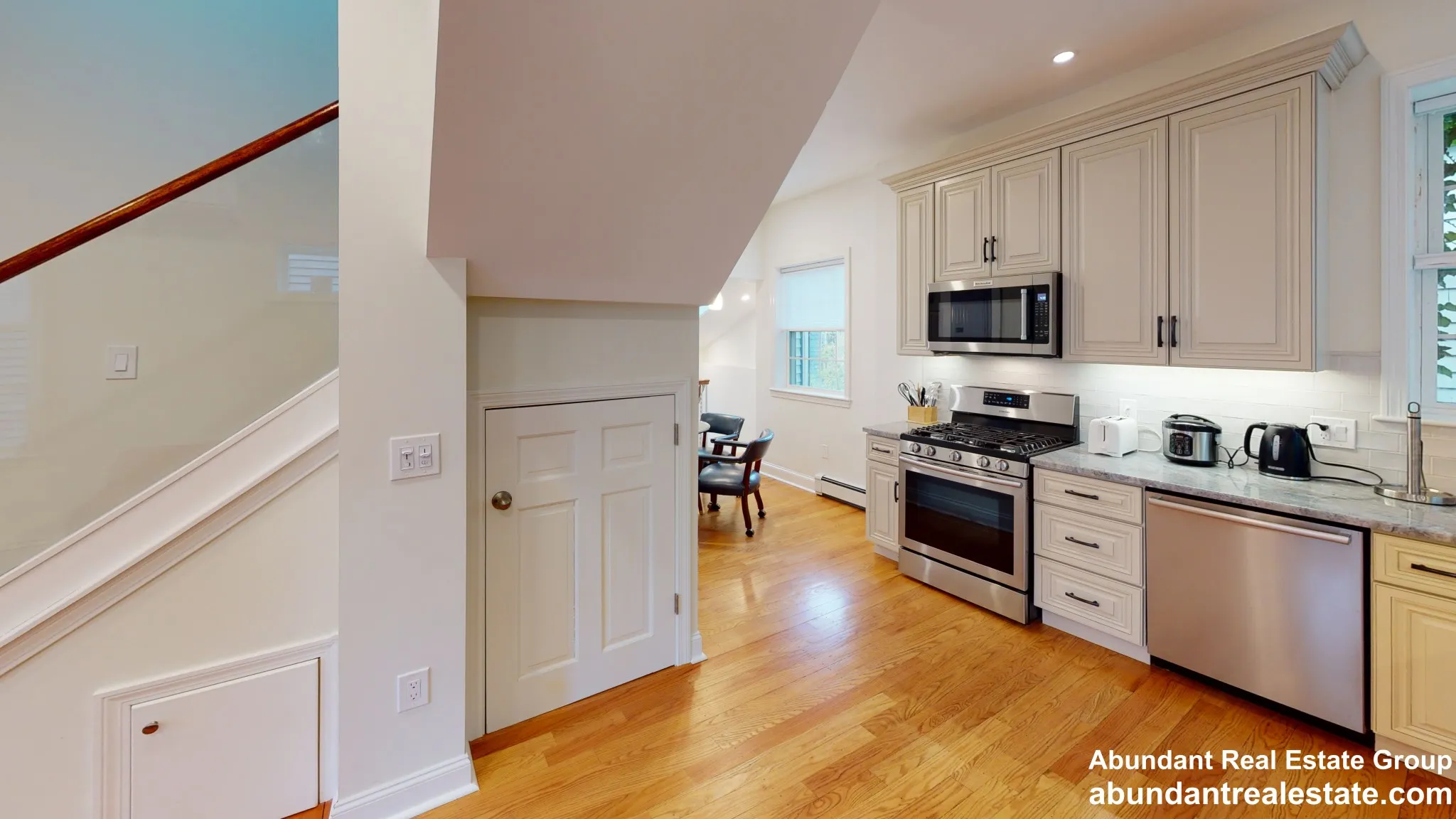 3 bed, 2 bath apartment for rent at 9 Ashton Pl Unit 9, Mid Cambridge — photo 2 of 32