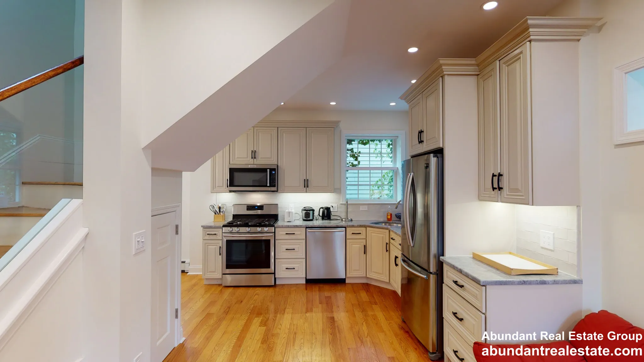 3 bed, 2 bath apartment for rent at 9 Ashton Pl Unit 9, Mid Cambridge — photo 3 of 32