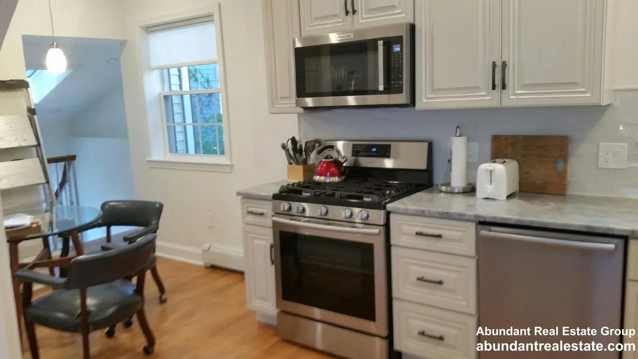 3 bed, 2 bath apartment for rent at 9 Ashton Pl Unit 9, Mid Cambridge — photo 5 of 32