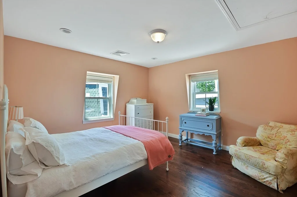 5 bed, 2 bath apartment for rent at 9 Atlantic St, South Boston — photo 17 of 26