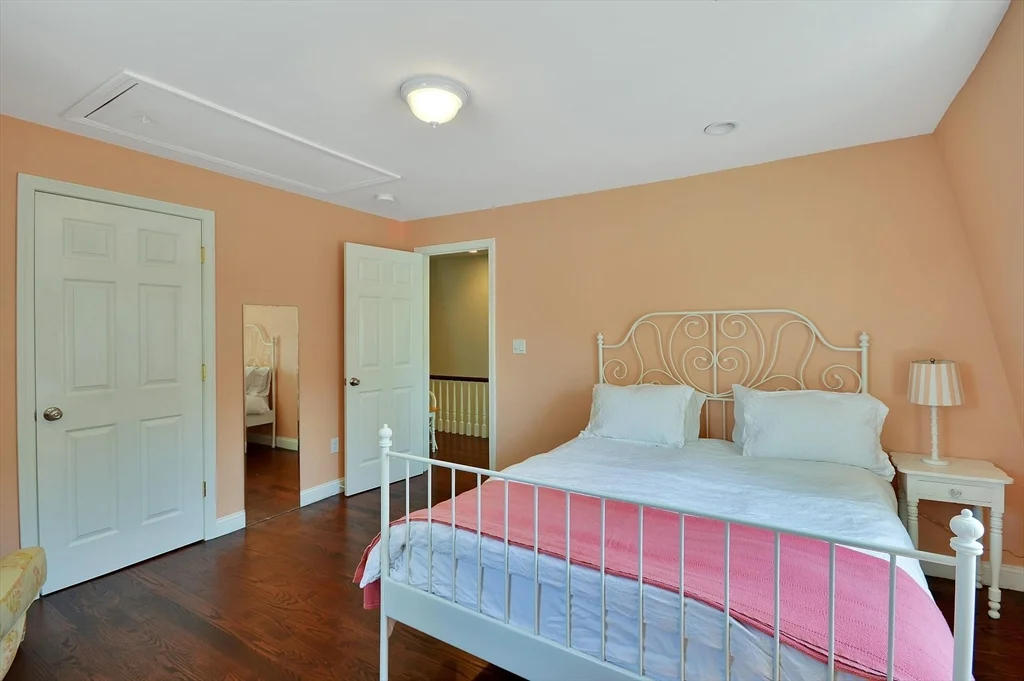 5 bed, 2 bath apartment for rent at 9 Atlantic St, South Boston — photo 19 of 26