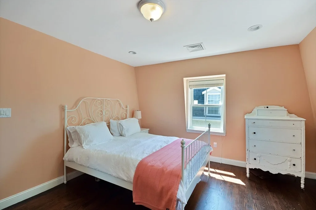 5 bed, 2 bath apartment for rent at 9 Atlantic St, South Boston — photo 18 of 26
