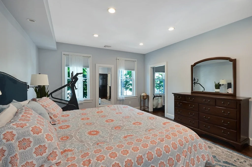 5 bed, 2 bath apartment for rent at 9 Atlantic St, South Boston — photo 15 of 26