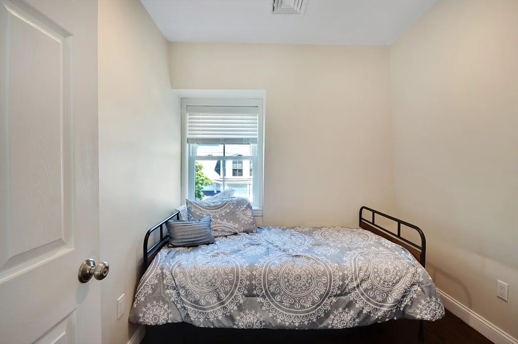 5 bed, 2 bath apartment for rent at 9 Atlantic St, South Boston — photo 21 of 26