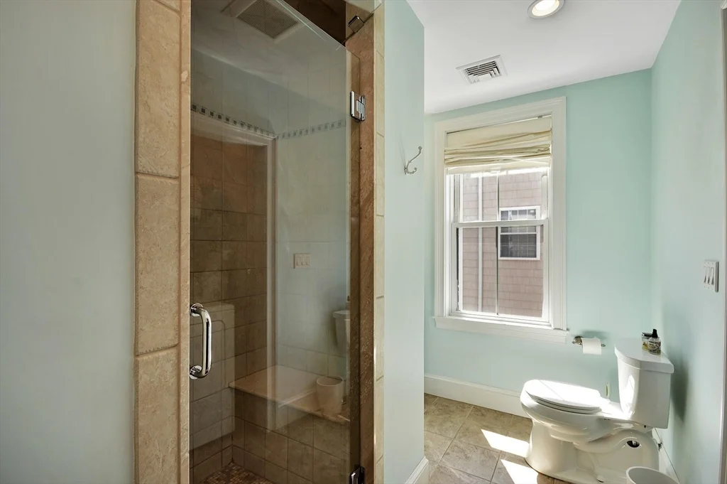 5 bed, 2 bath apartment for rent at 9 Atlantic St, South Boston — photo 22 of 26