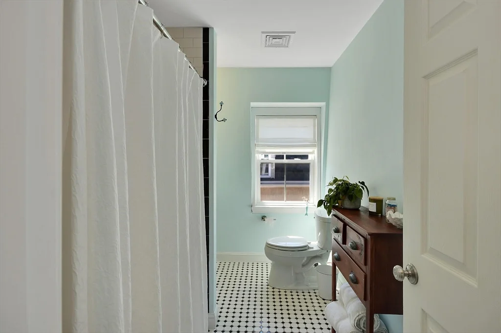 5 bed, 2 bath apartment for rent at 9 Atlantic St, South Boston — photo 25 of 26