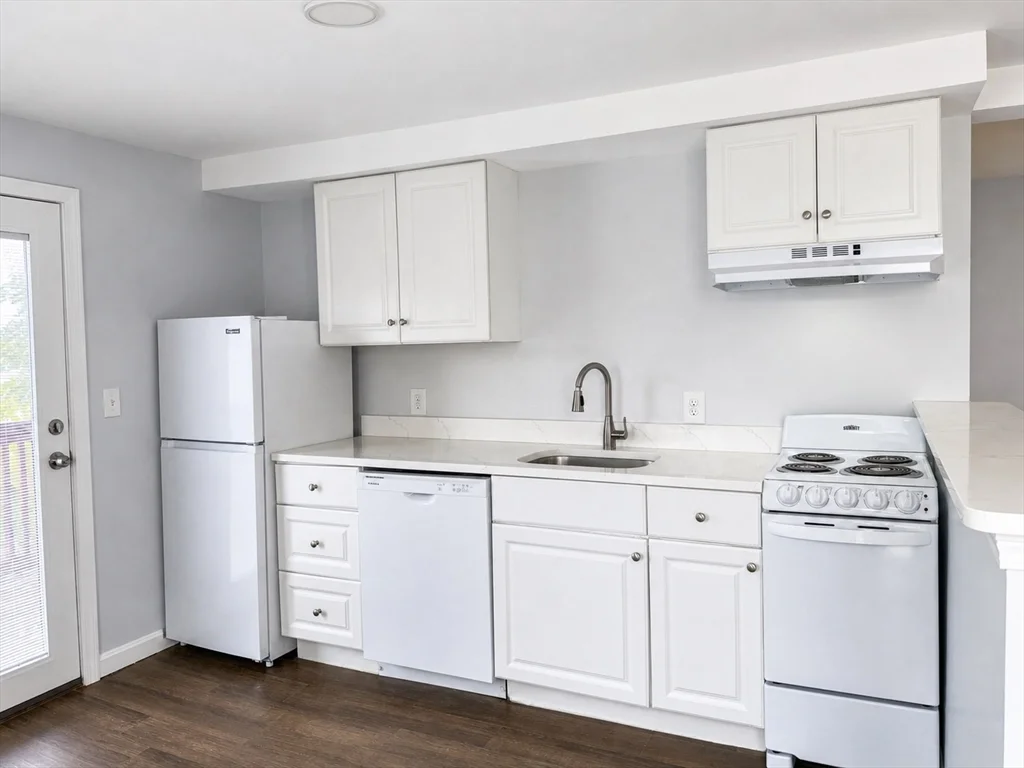 Studio bed, 1 bath apartment for rent at 9 Avon Pl Unit 1, Haverhill — photo 2 of 13